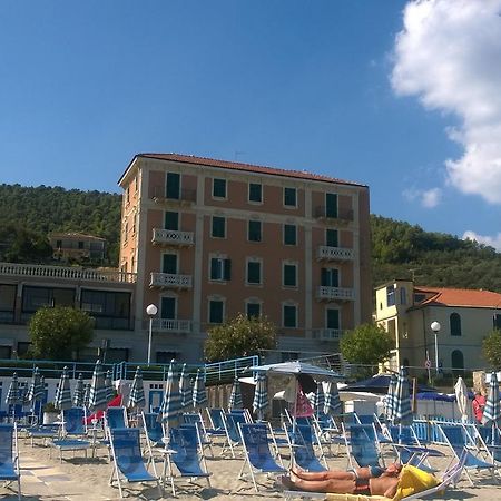Hotel Monique Noli Exterior photo