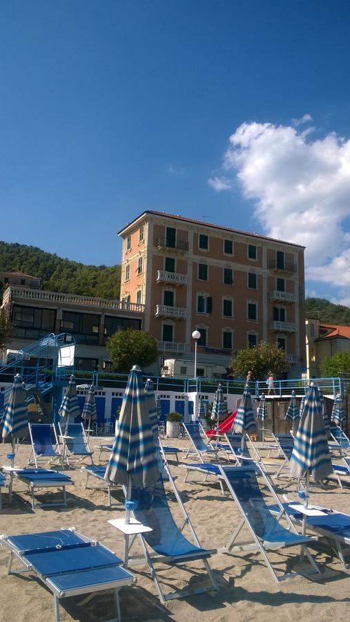 Hotel Monique Noli Exterior photo